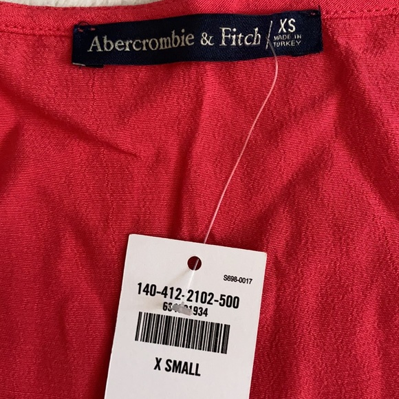 {NWT} Abercrombie & Fitch | Button Front Portrait Neckline Crop Top Pink (XS) - Picture 8 of 13